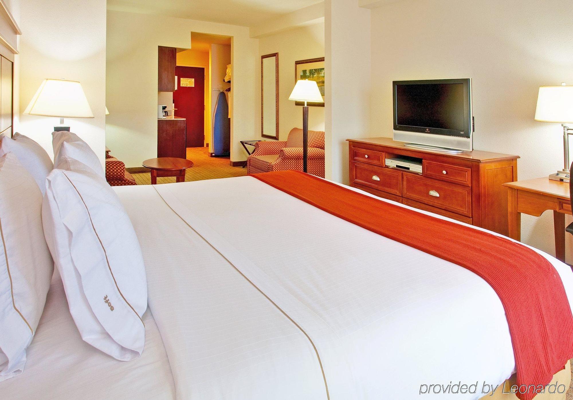 Holiday Inn Express & Suites Dyersburg By Ihg Oda fotoğraf