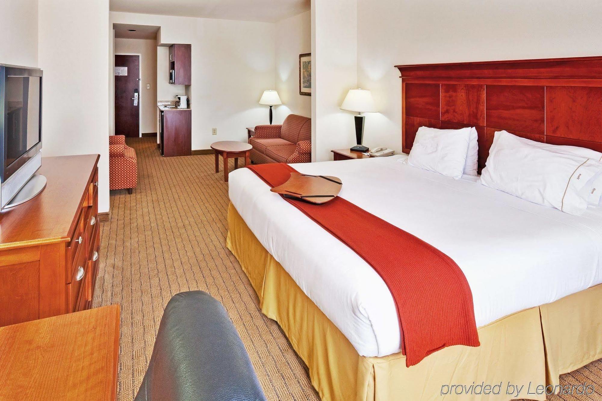Holiday Inn Express & Suites Dyersburg By Ihg Oda fotoğraf