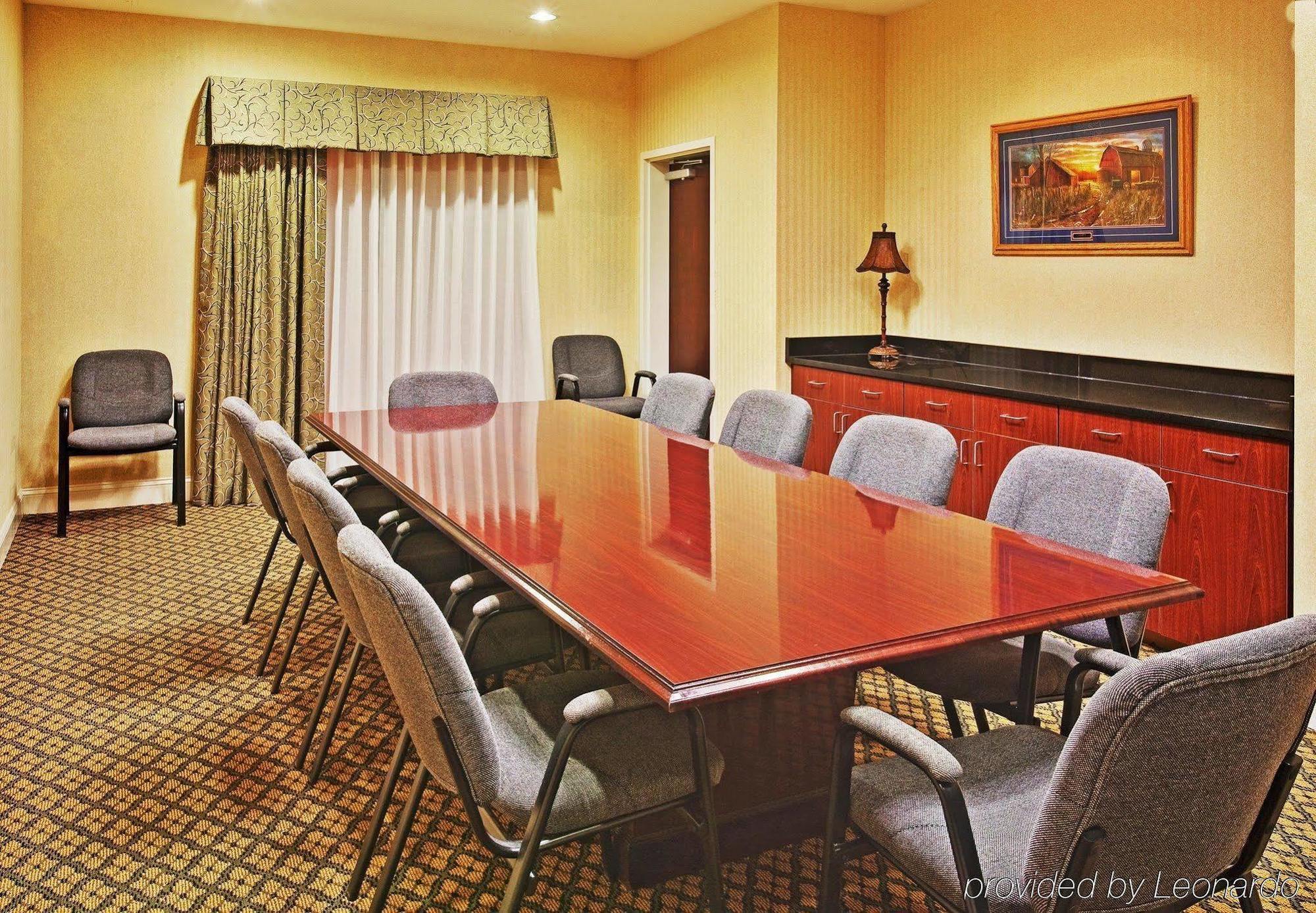 Holiday Inn Express & Suites Dyersburg By Ihg Konforlar fotoğraf